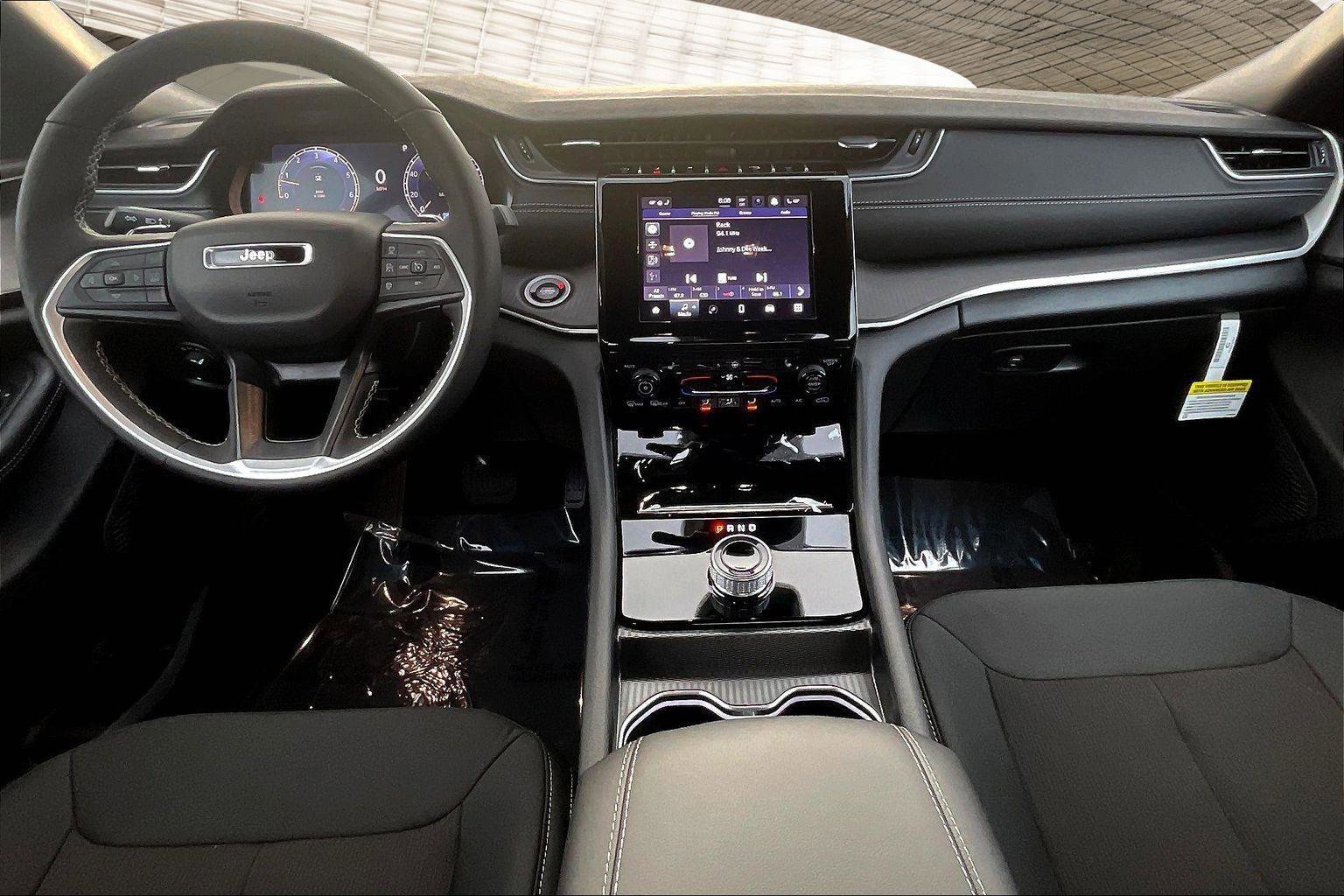 New 2025 Jeep Grand Cherokee L Laredo w/ Luxury Tech Group I image 5