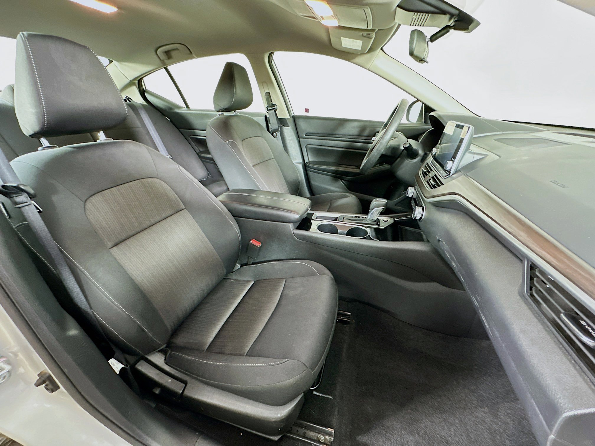 Used 2024 Nissan Altima 2.5 SV image 29