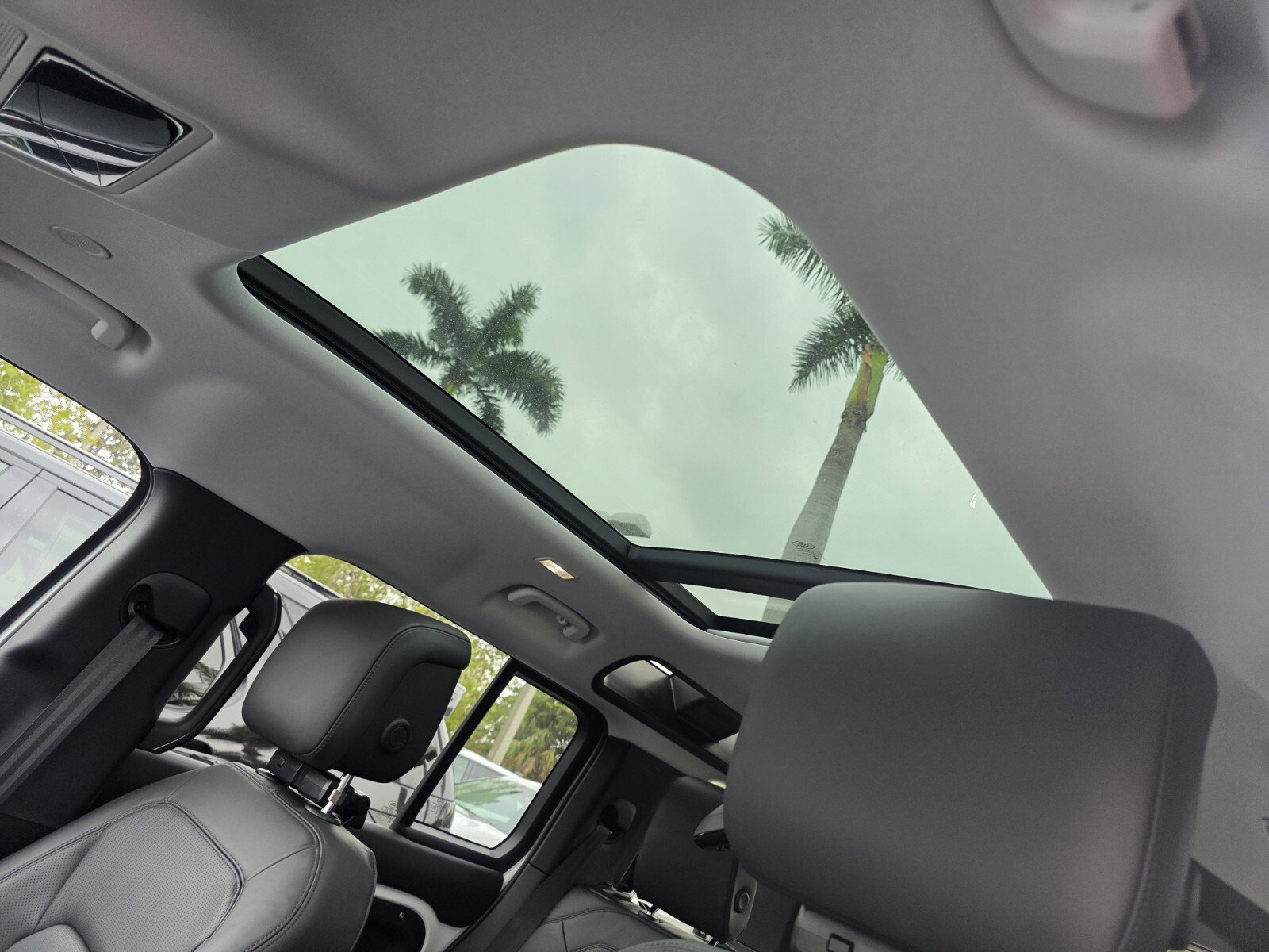 New 2026 Land Rover Defender 110 X-Dynamic SE image 13