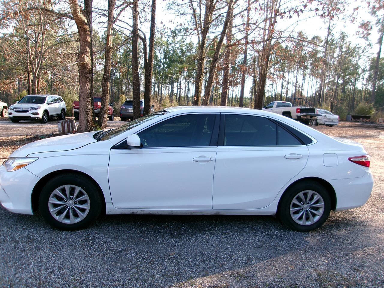 Used 2015 Toyota Camry LE image 1