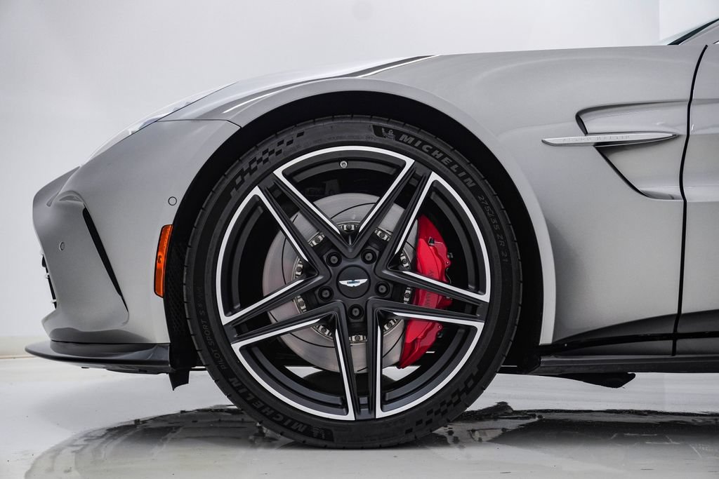 Used 2025 Aston Martin V8 Vantage Roadster RWD image 15