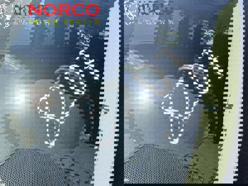 Used 2024 Nissan Frontier SV image 28