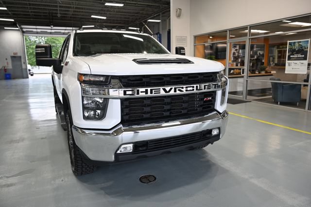 Used 2022 Chevrolet Silverado 2500 LT w/ Convenience Package AWD/4WD image 3