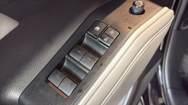 Certified 2021 Toyota Highlander XLE FWD image 19