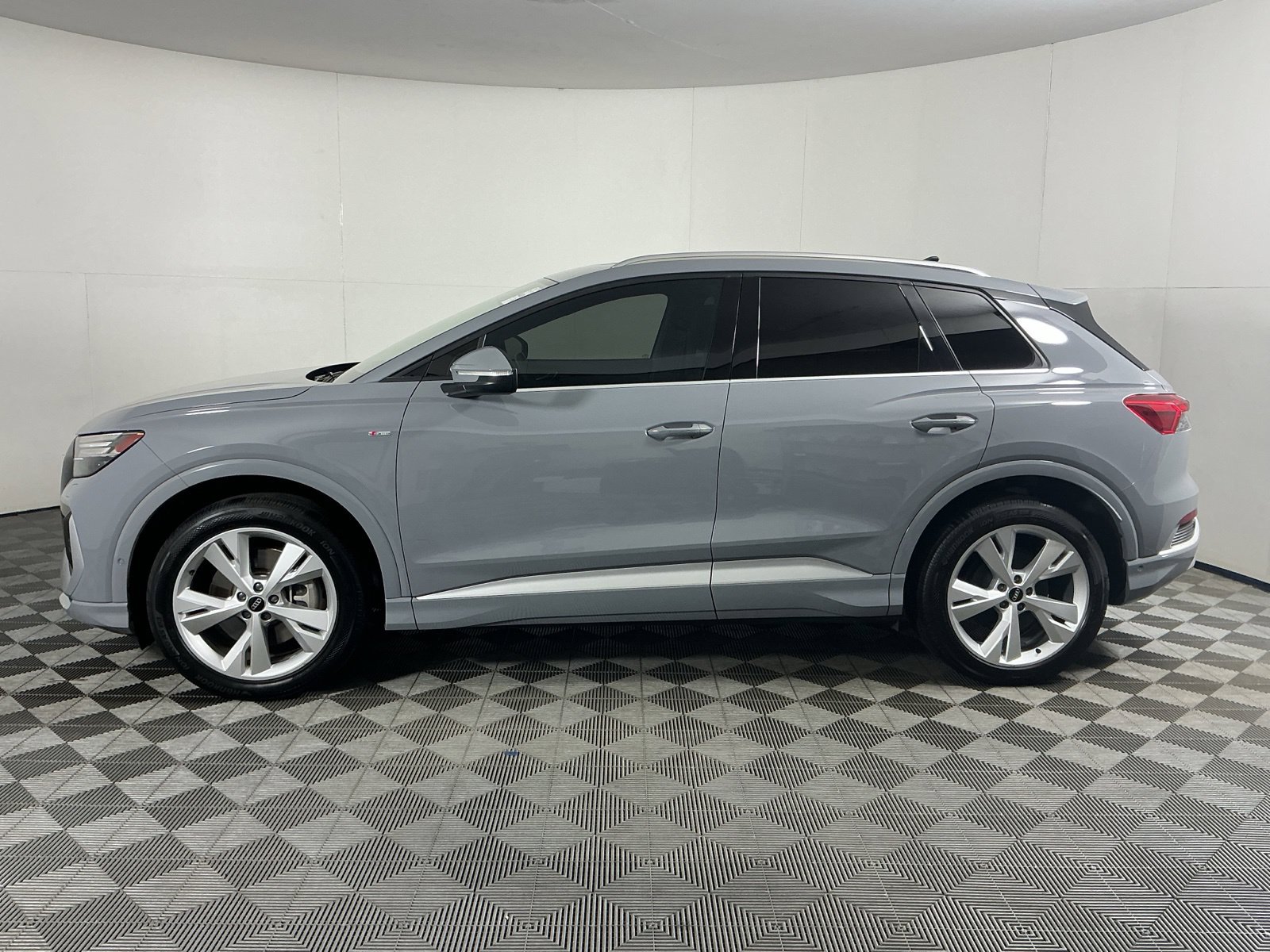 Used 2023 Audi Q4 e-tron Prestige w/ 20" Wheel Package AWD/4WD image 4