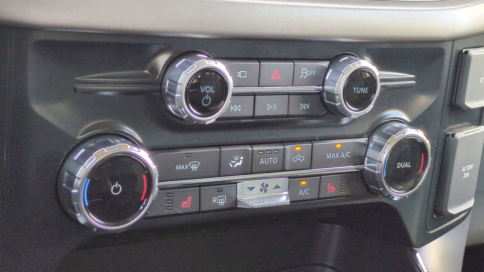 New 2025 Ford F150 Lightning XLT AWD/4WD image 29