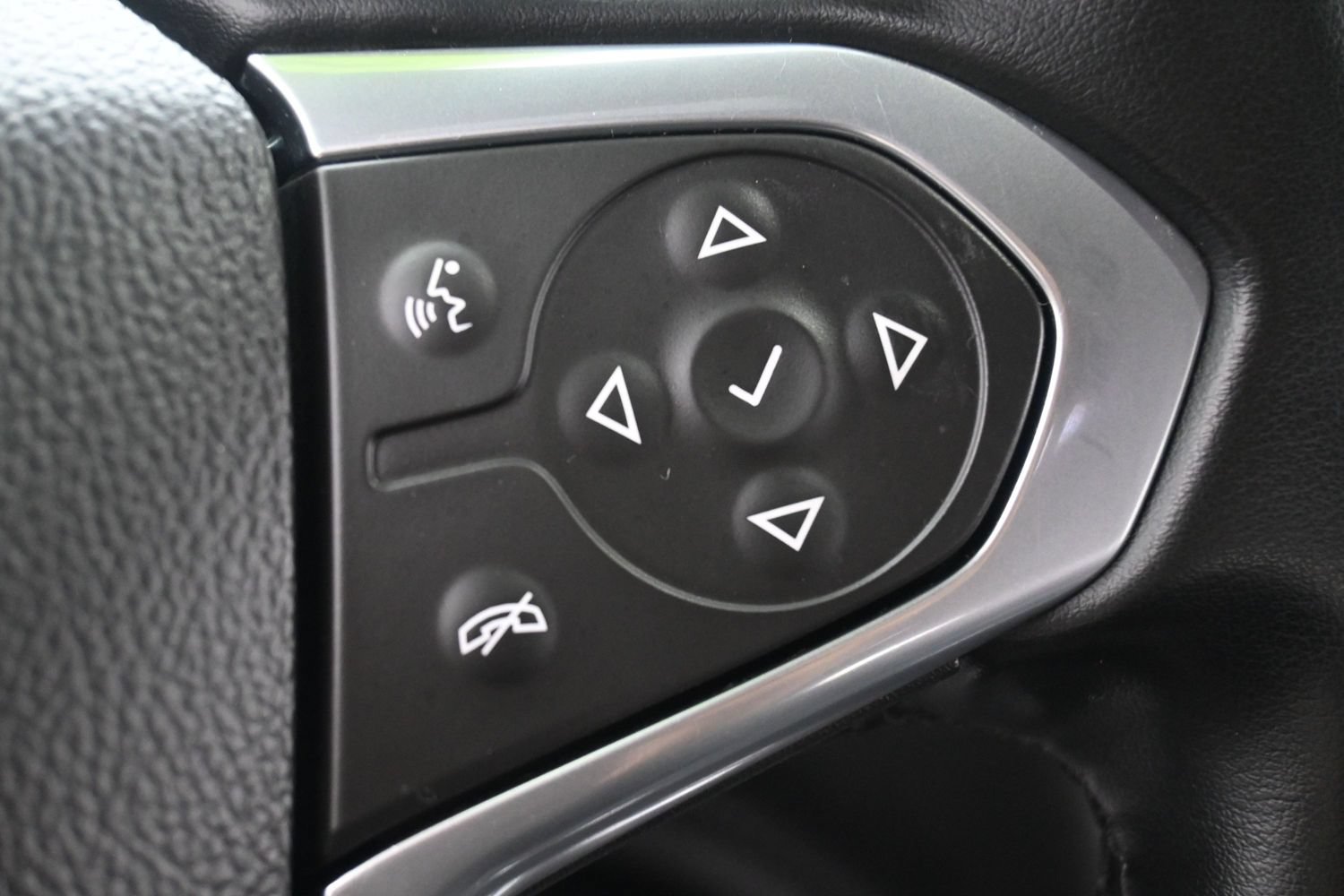 Used 2023 Chevrolet Traverse LT AWD/4WD image 21