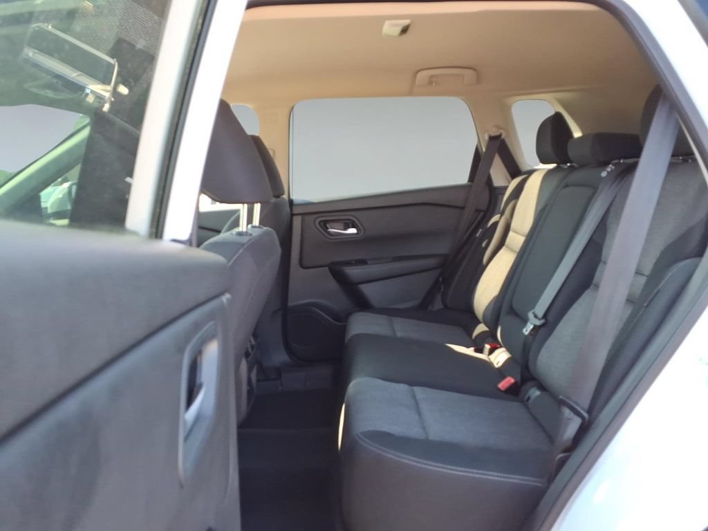 Used 2026 Nissan Rogue SV FWD image 10