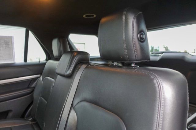 Used 2018 Ford Explorer XLT w/ Equipment Group 202A image 11