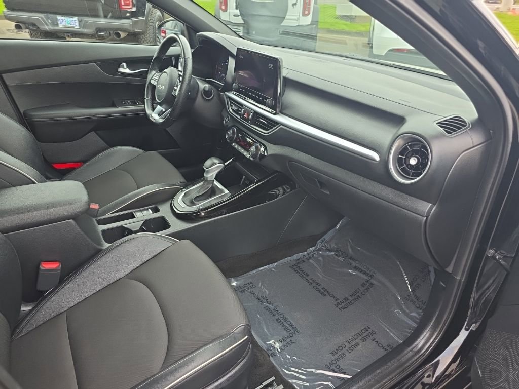 Used 2022 Kia Forte GT-Line w/ GT-Line Premium Package FWD image 9