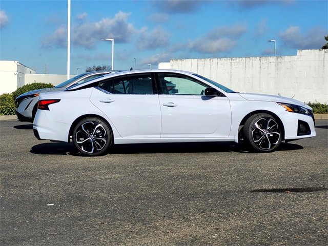 New 2025 Nissan Altima 2.5 SR image 3