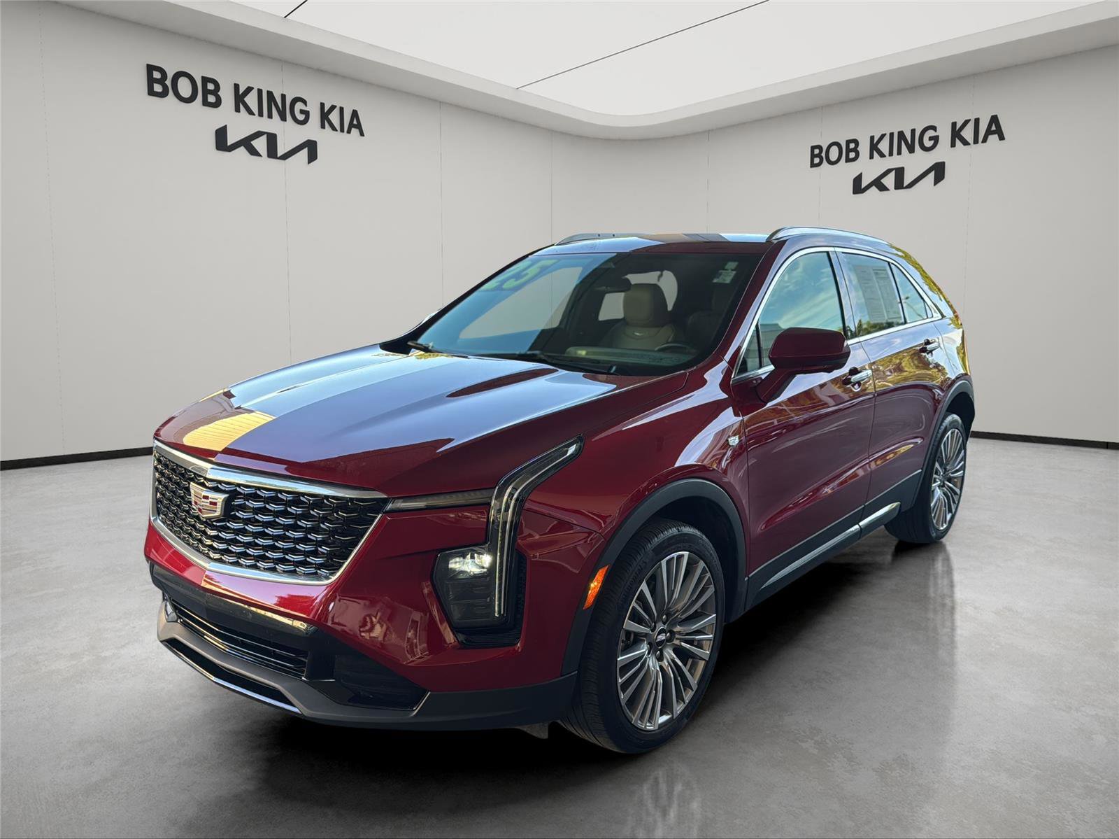 Used 2025 Cadillac XT4 Premium Luxury FWD image 1