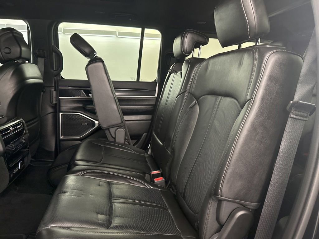 Used 2023 Jeep Wagoneer 4WD w/ Premium Group I image 11