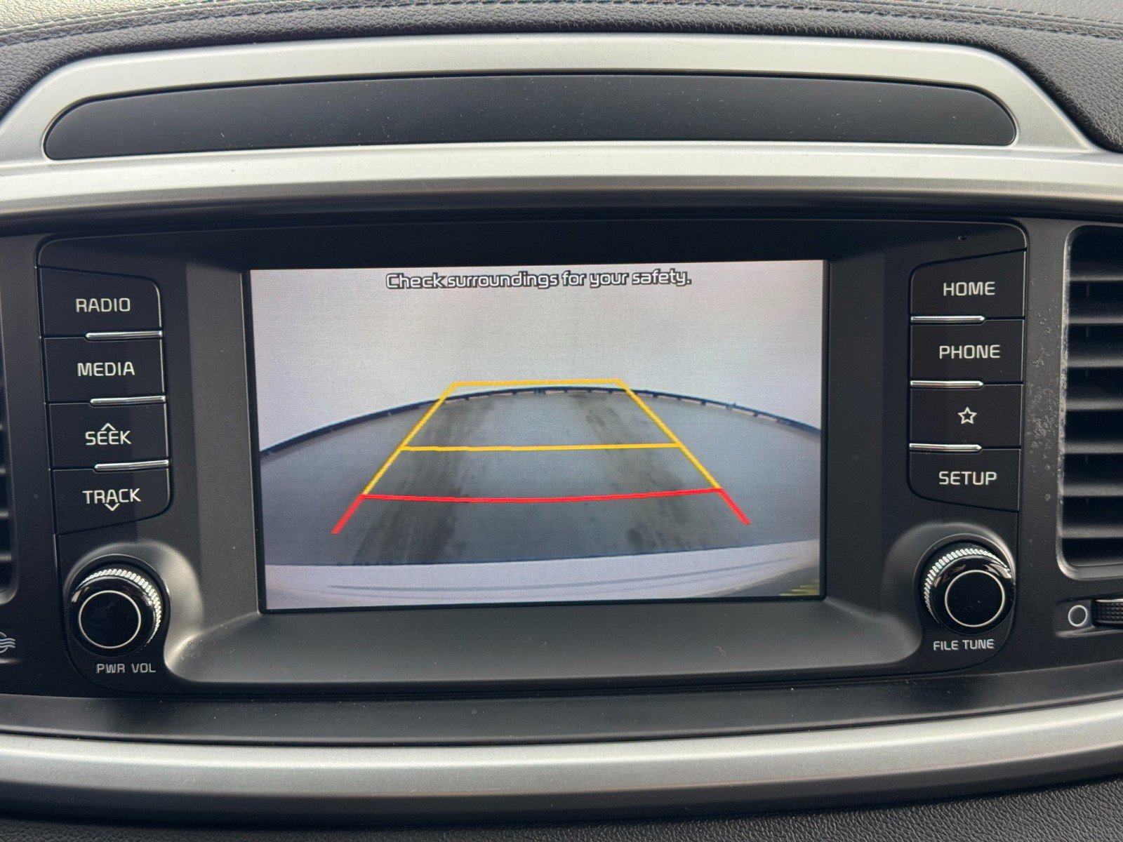 Used 2020 Kia Sorento LX image 22