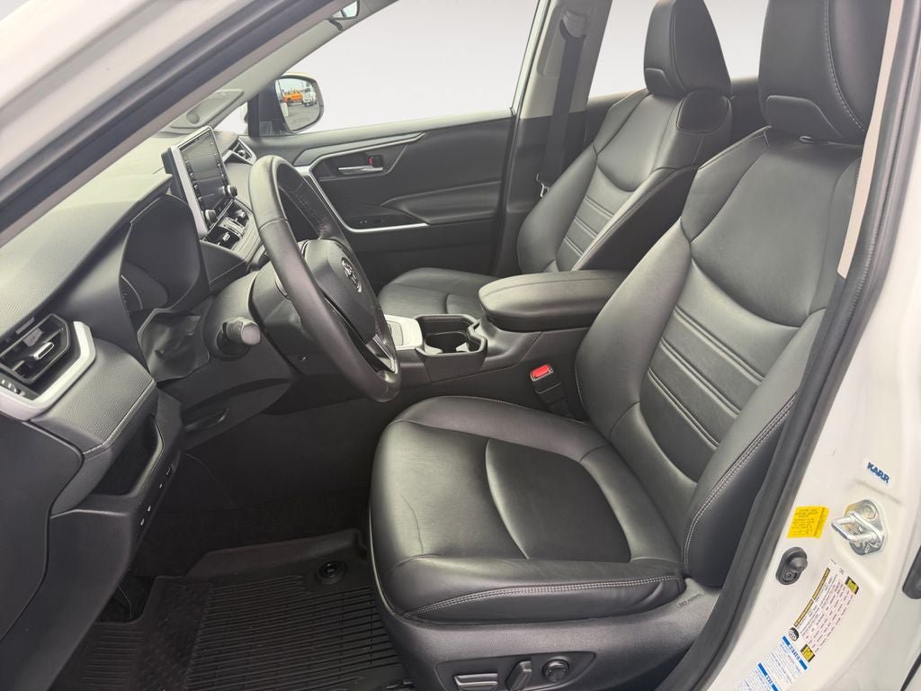 Used 2021 Toyota RAV4 XLE Premium AWD/4WD image 6