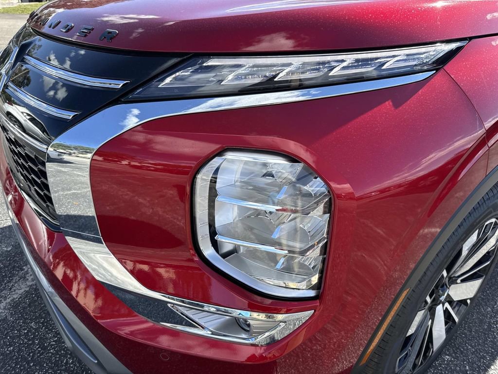 New 2025 Mitsubishi Outlander SE image 9