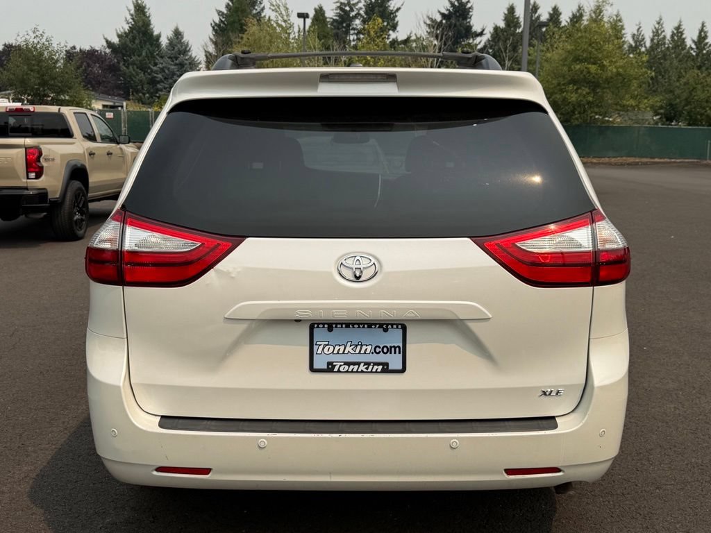 Used 2015 Toyota Sienna XLE w/ XLE Navigation Package FWD image 7