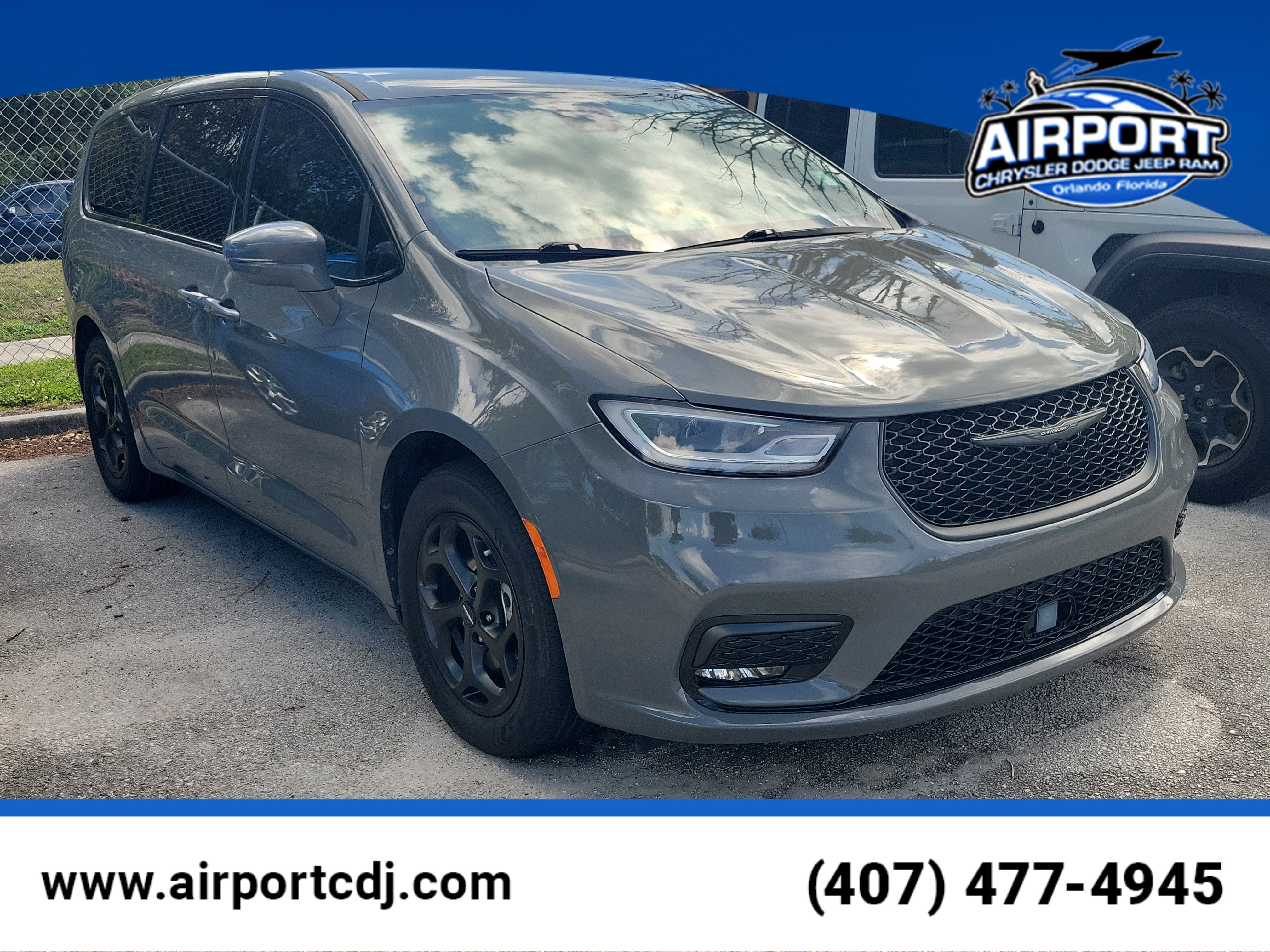 Used 2022 Chrysler Pacifica Touring-L FWD image 1