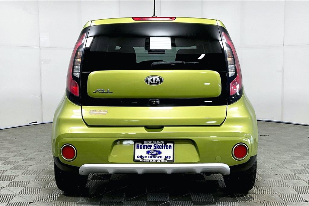 Used 2017 Kia Soul + image 4