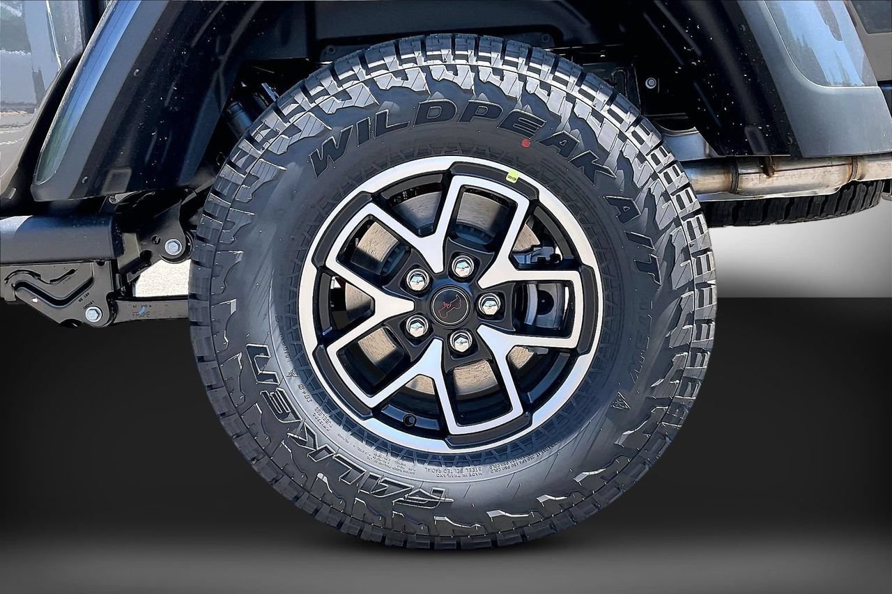 New 2026 Jeep Gladiator Rubicon w/ Steel Power Dome Hood Package AWD/4WD image 28