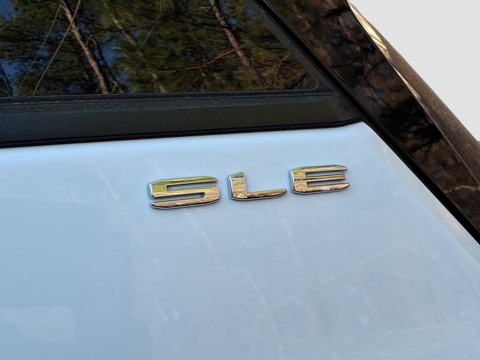 Used 2022 GMC Terrain SLE image 9