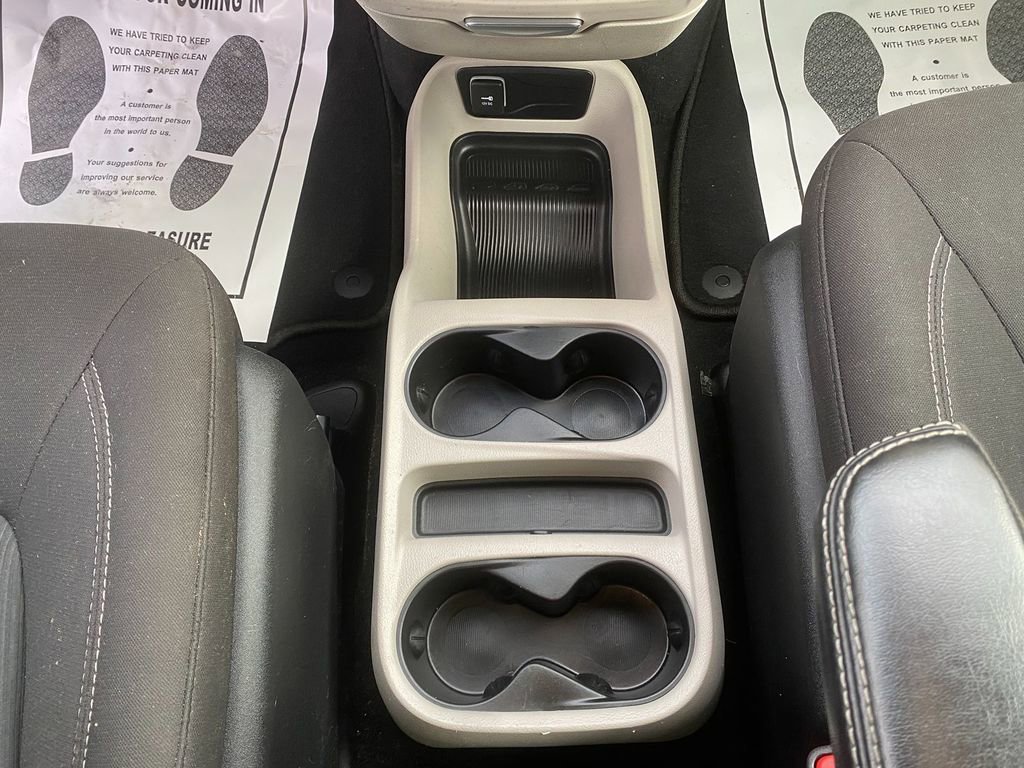 Used 2021 Chrysler Voyager LX image 22