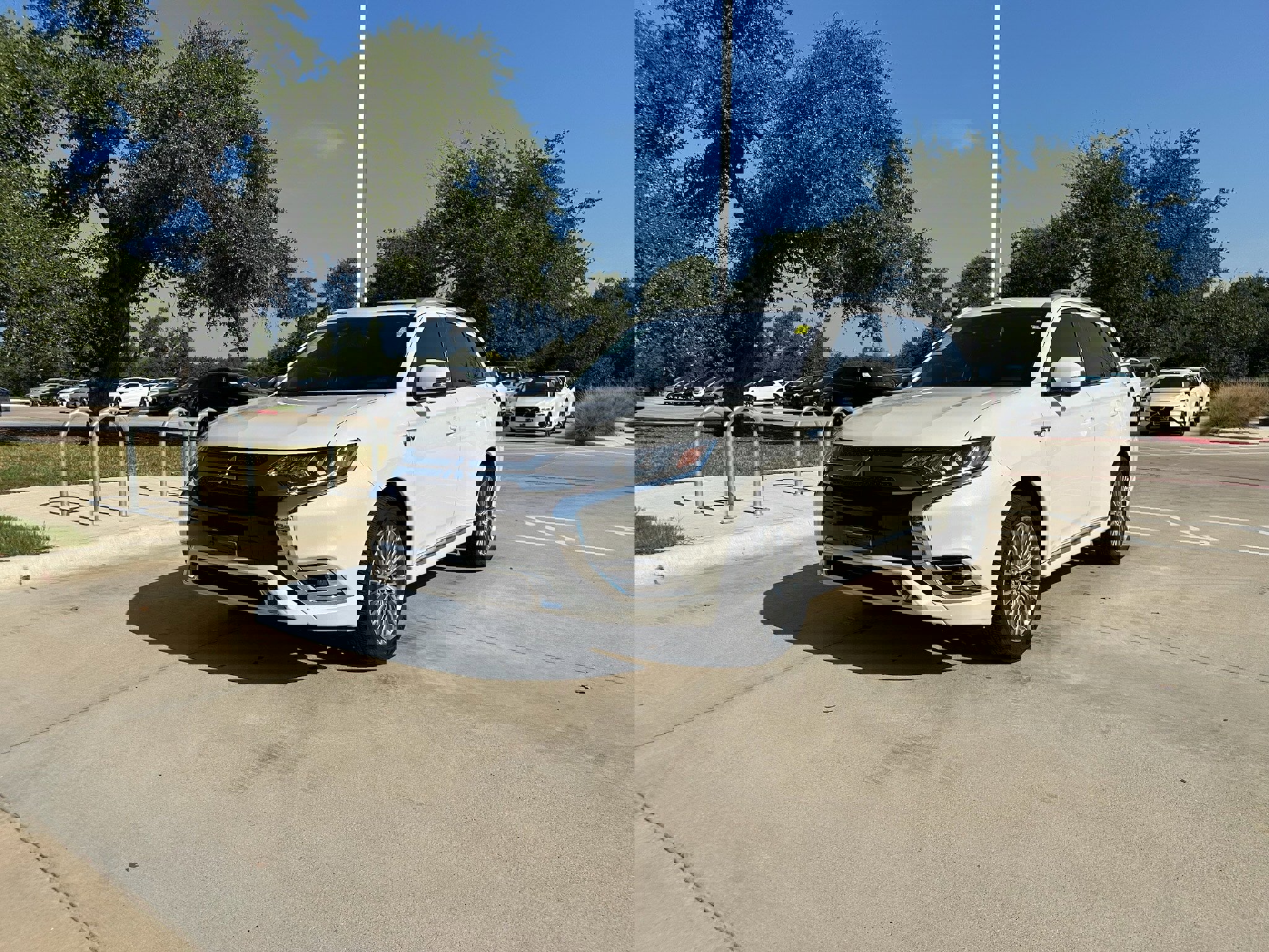 Used 2020 Mitsubishi Outlander GT image 2