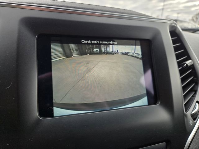 Used 2019 Jeep Cherokee Latitude w/ Popular Appearance Group image 21