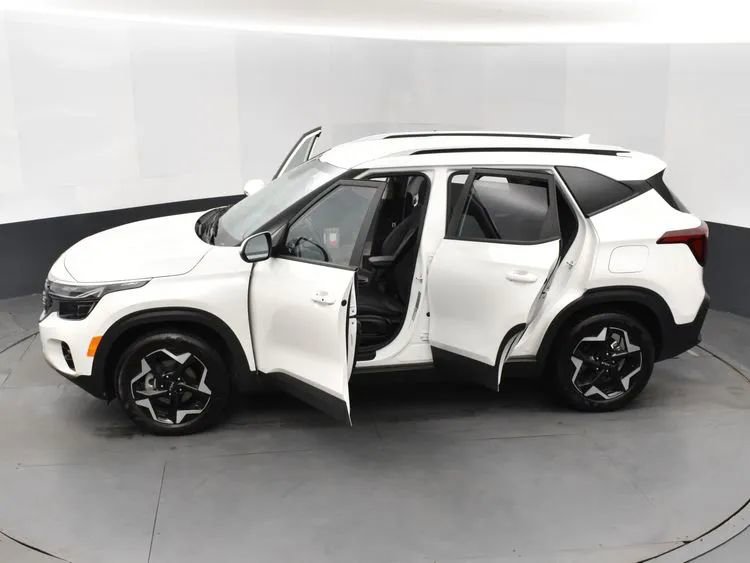 Used 2025 Kia Seltos S FWD image 7