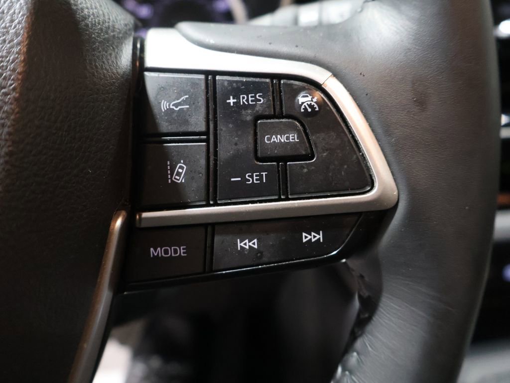 Used 2024 Toyota Highlander XLE image 37