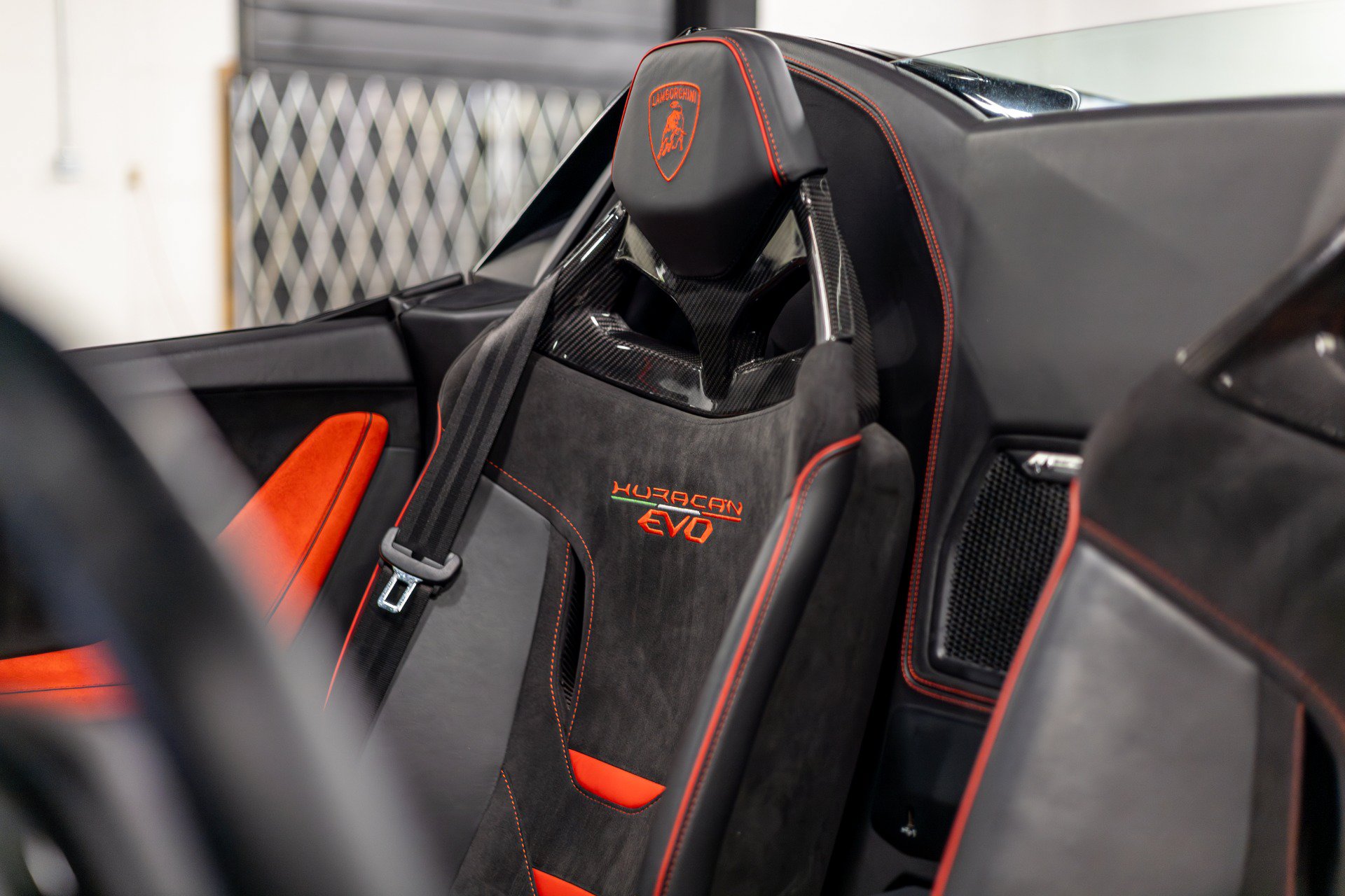 Used 2021 Lamborghini Huracan EVO RWD image 86