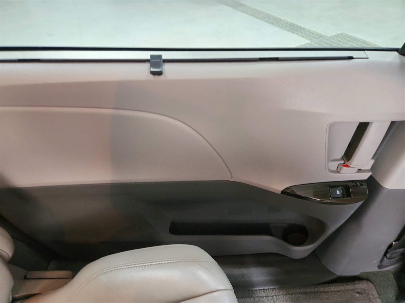 Used 2015 Toyota Sienna XLE Premium image 34