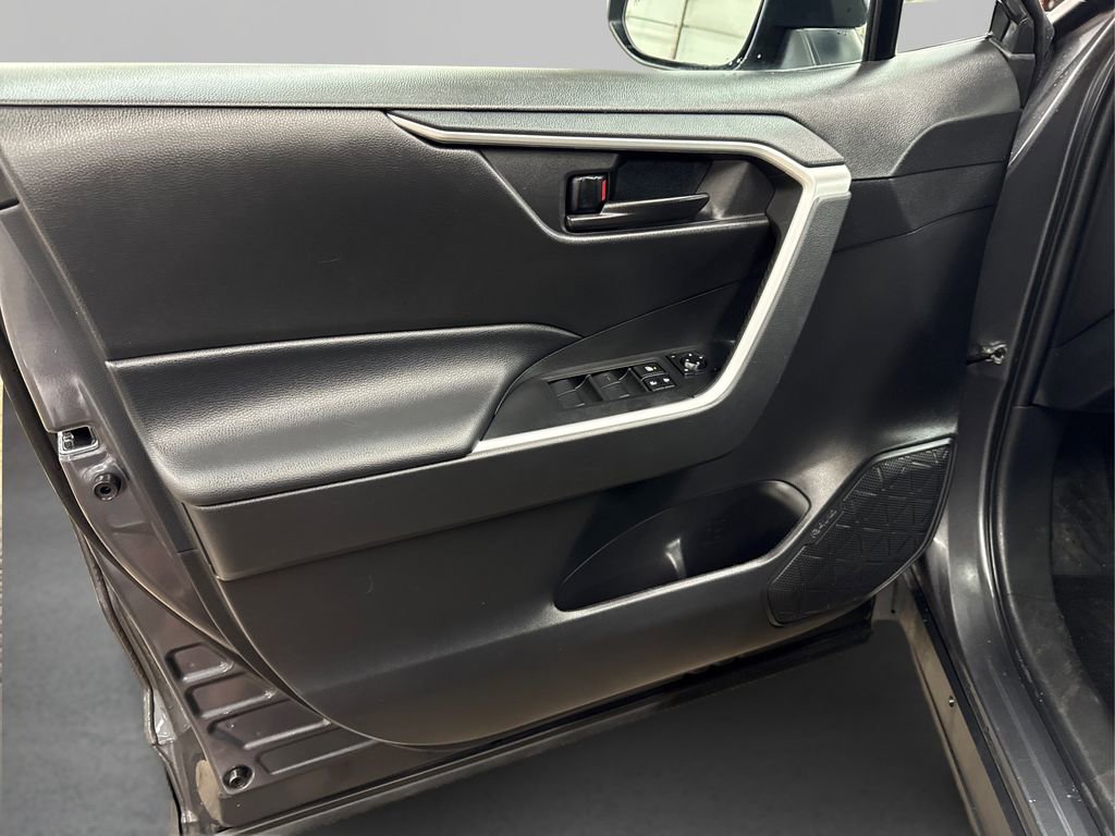 Used 2023 Toyota RAV4 LE image 23