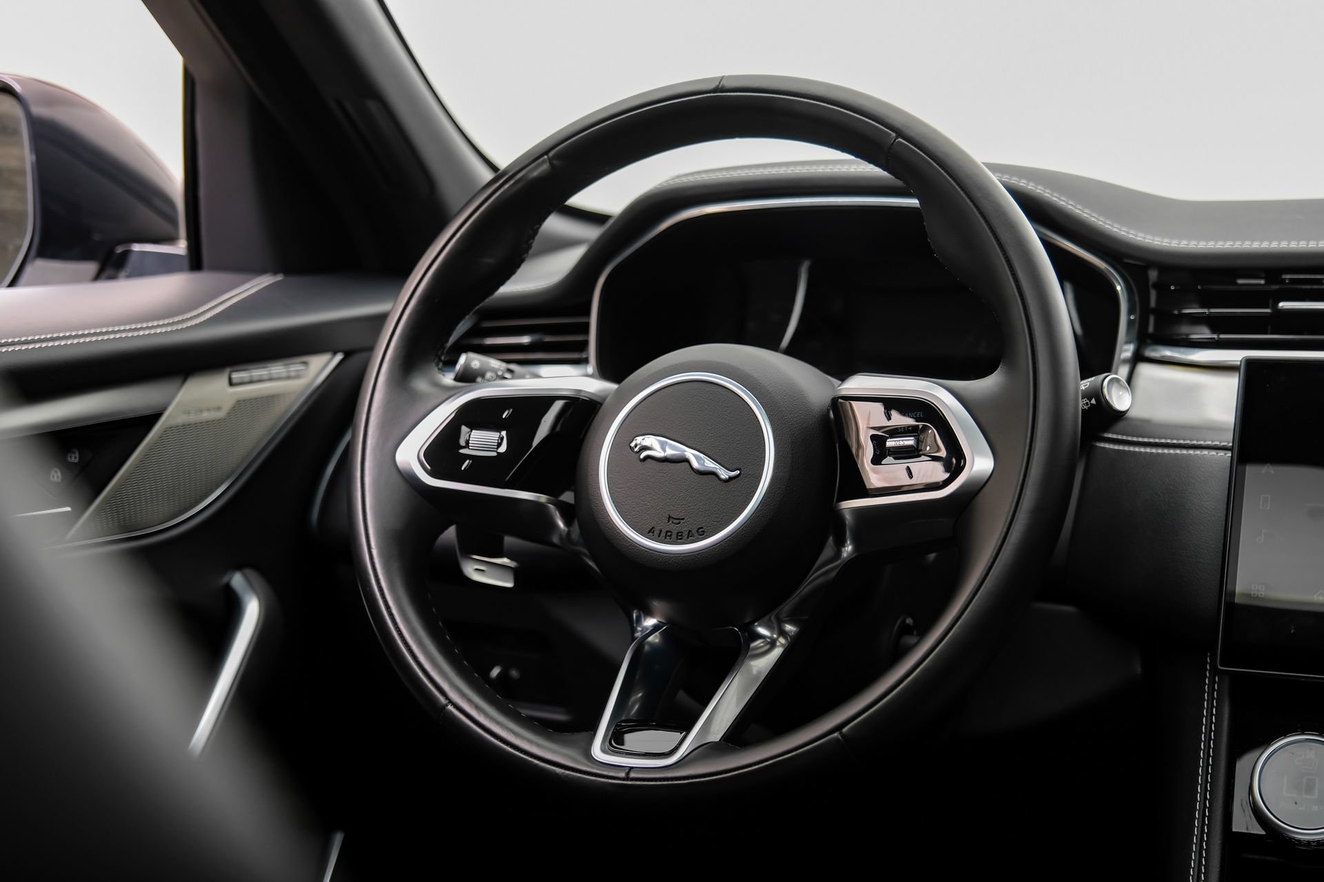 Used 2024 Jaguar F-PACE R-Dynamic S AWD/4WD image 21