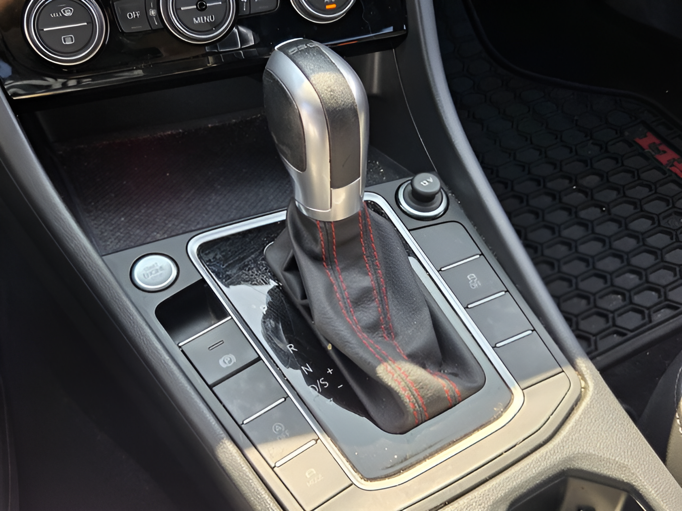 Used 2019 Volkswagen Jetta GLI FWD image 12