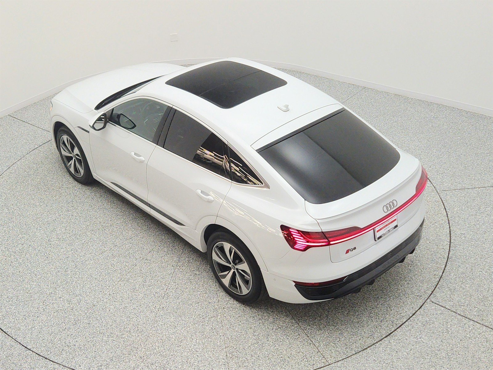 Used 2024 Audi Q8 e-tron Premium Plus w/ Premium Plus Package AWD/4WD image 28