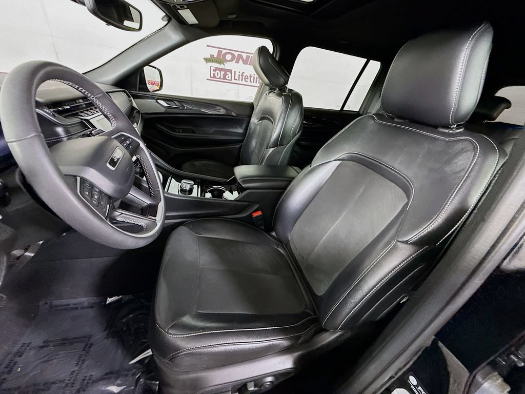 Used 2023 Jeep Grand Cherokee Altitude AWD/4WD image 26