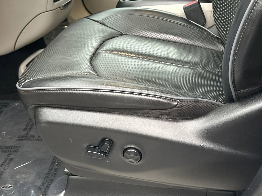 Used 2019 Chrysler Pacifica Limited image 21