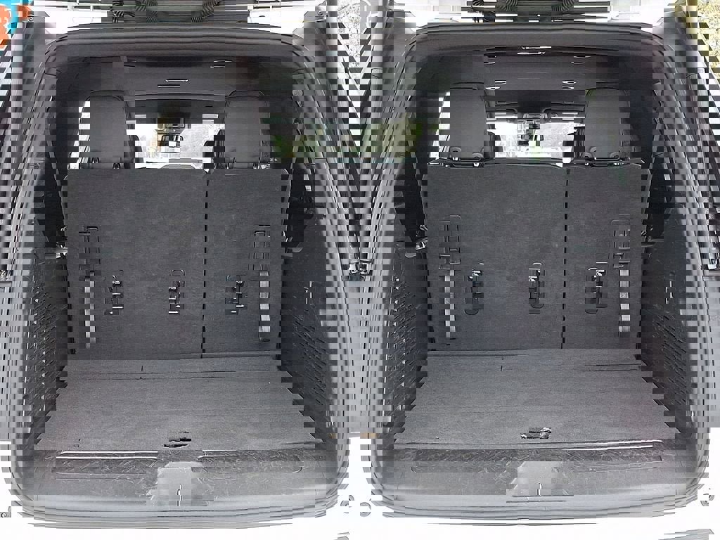 Used 2022 Chevrolet Suburban LT AWD/4WD image 30