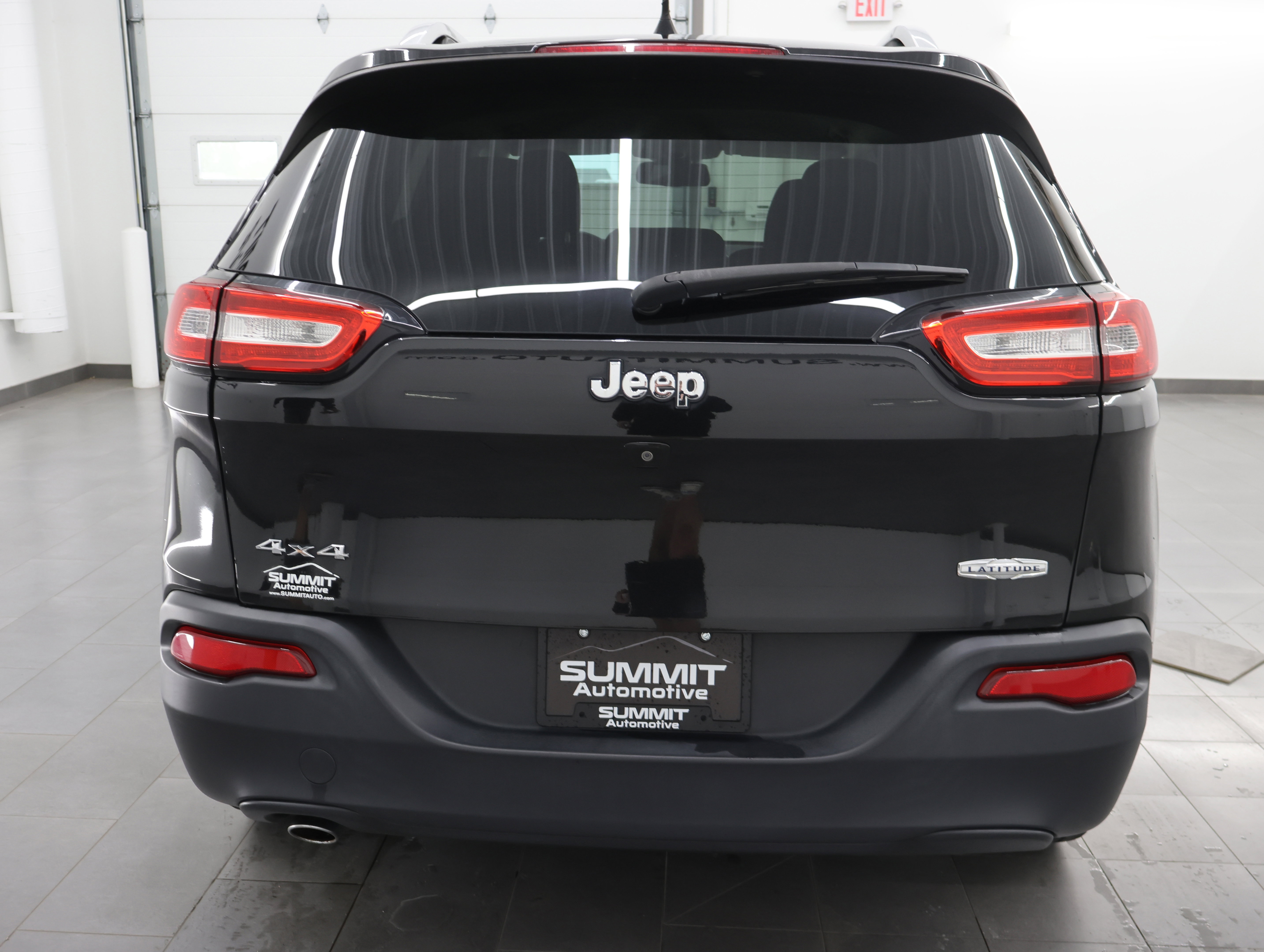 Used 2016 Jeep Cherokee Latitude w/ Cold Weather Group AWD/4WD image 24