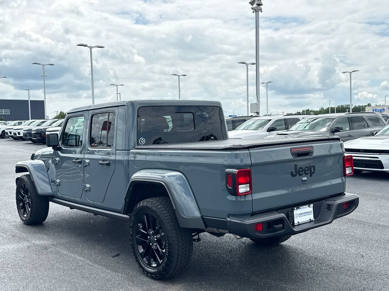 Used 2025 Jeep Gladiator Sport AWD/4WD image 5