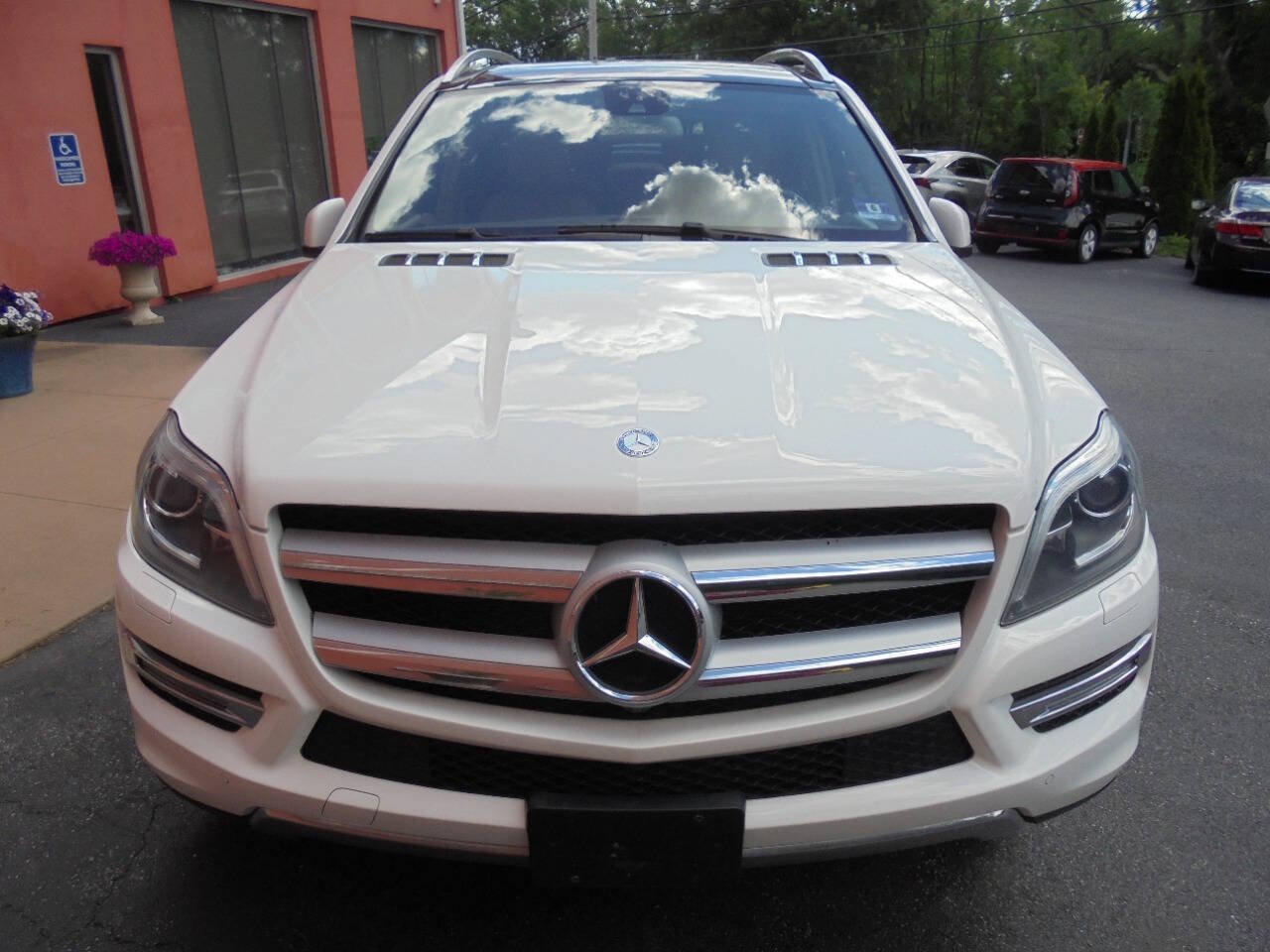 Used 2015 Mercedes-Benz GL 450 4MATIC w/ Lighting Package image 34
