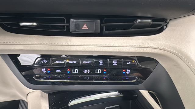 Used 2023 Buick Envision Avenir image 29