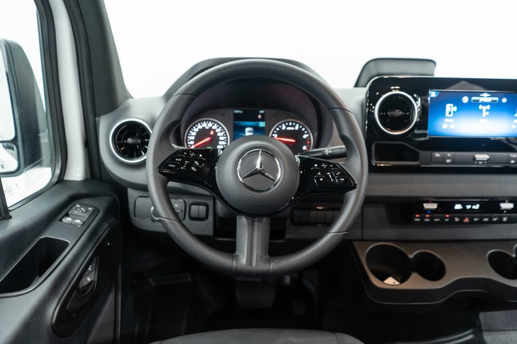 Used 2025 Mercedes-Benz Sprinter 2500 image 19
