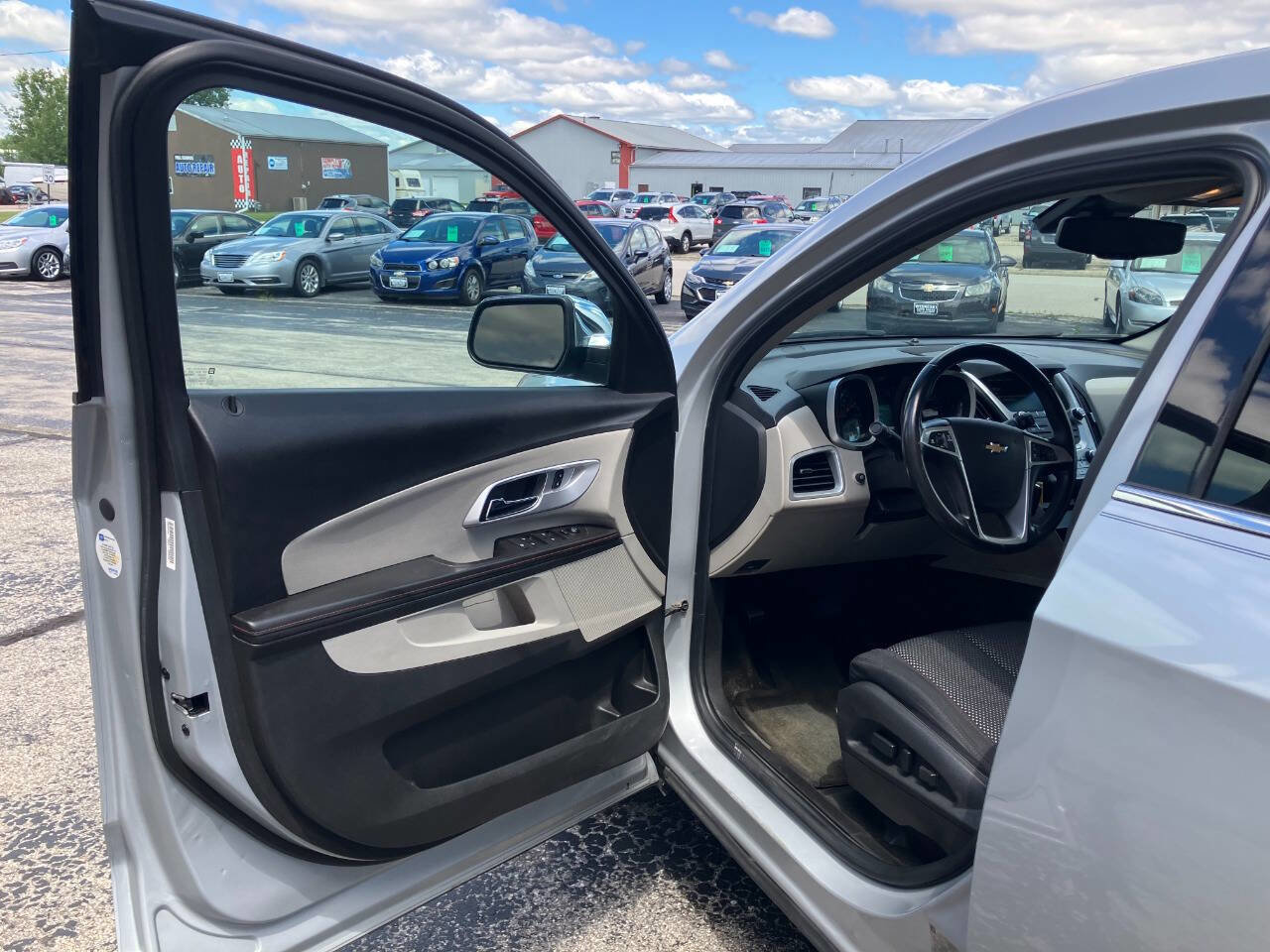 Used 2015 Chevrolet Equinox LT image 9