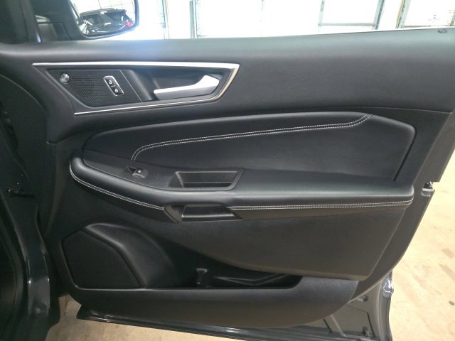Used 2021 Ford Edge Titanium w/ Equipment Group 301A image 5