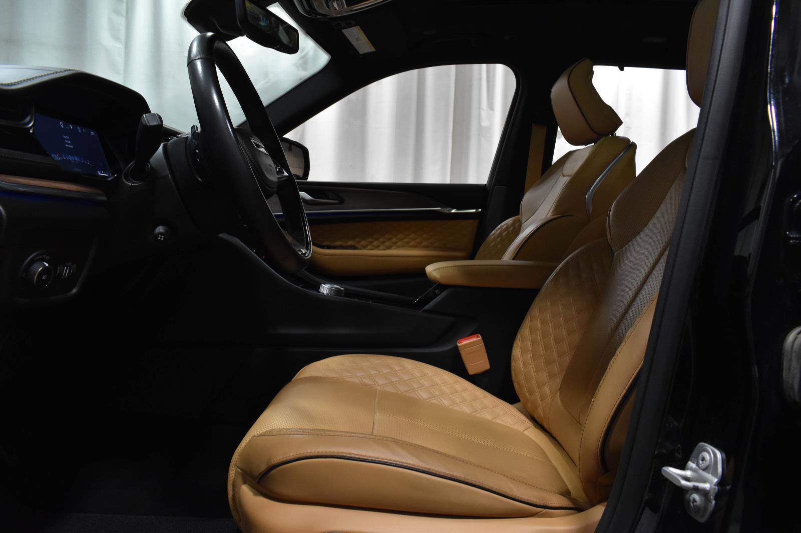 Used 2023 Jeep Grand Cherokee L Summit w/ Advanced Protech Group IV image 3