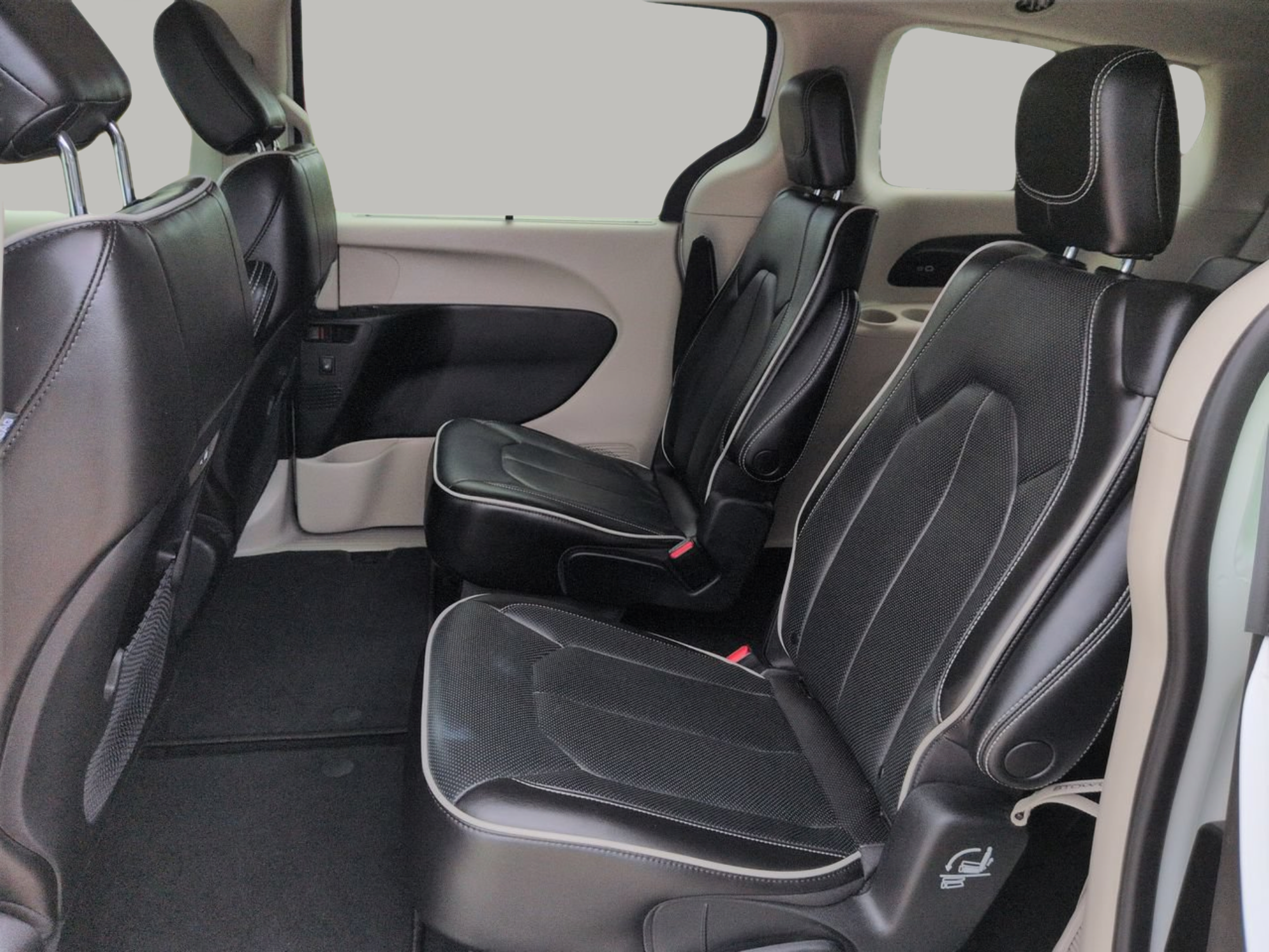 Used 2022 Chrysler Pacifica Limited AWD/4WD image 20