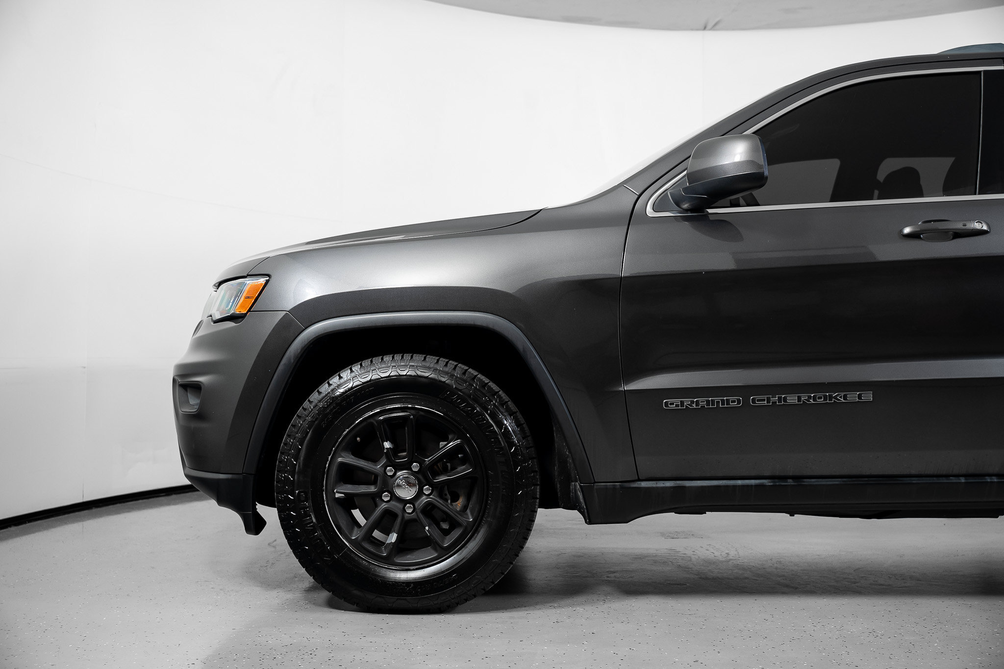 Used 2018 Jeep Grand Cherokee Laredo RWD image 14