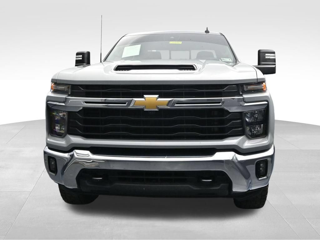 Used 2024 Chevrolet Silverado 3500 LT w/ Safety Package AWD/4WD image 8